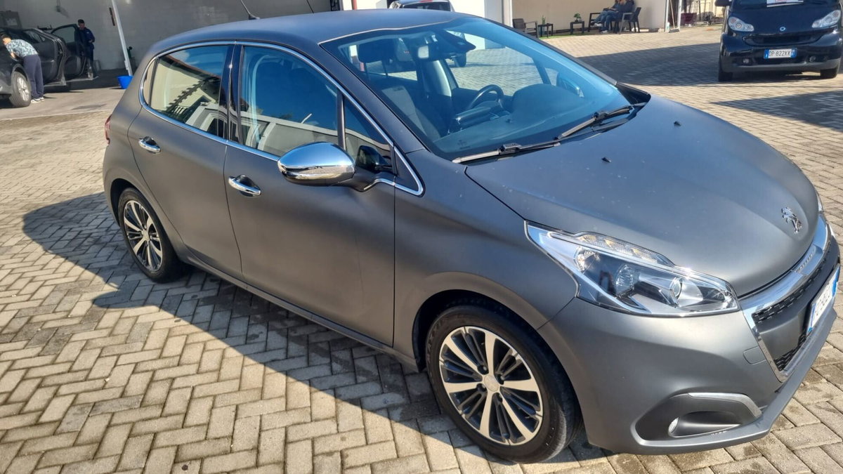 Peugeot 208 75 5 porte Active (2)