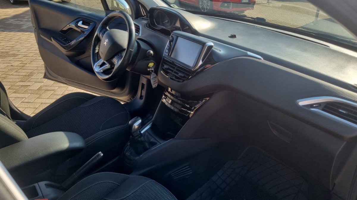 Peugeot 208 75 5 porte Active (7)