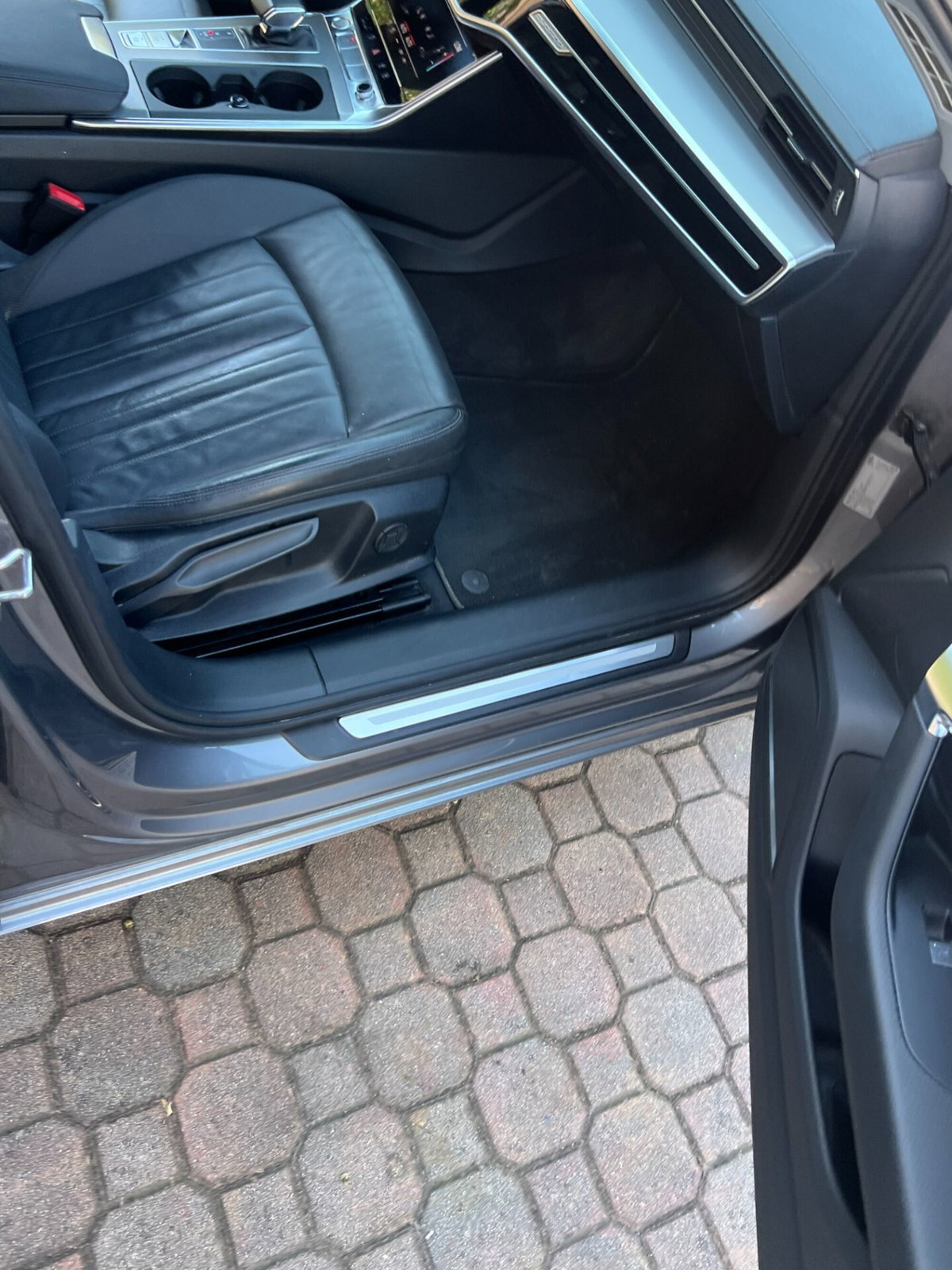 Audi A6 Avant 40 2.0 TDI quattro ultra S tronic Design (13)