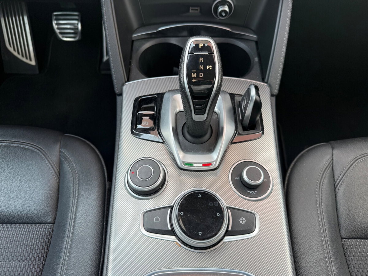 Alfa Romeo Stelvio Stelvio 2.2 Turbodiesel 190 CV AT8 Q4 Sprint (11)