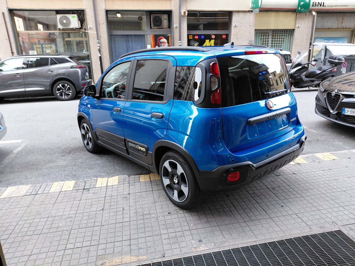 Fiat Panda 1.0 FireFly S&S Hybrid City Cross (4)