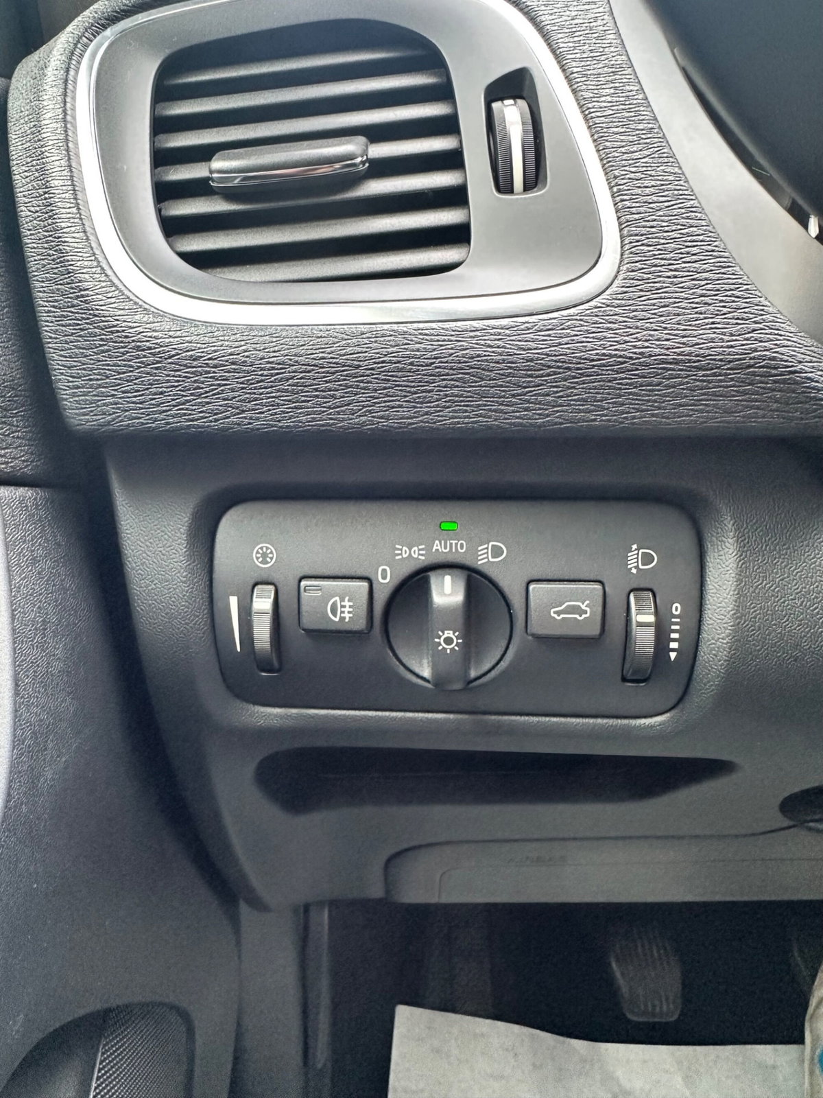 Volvo V40 D2 'eco' Kinetic (16)