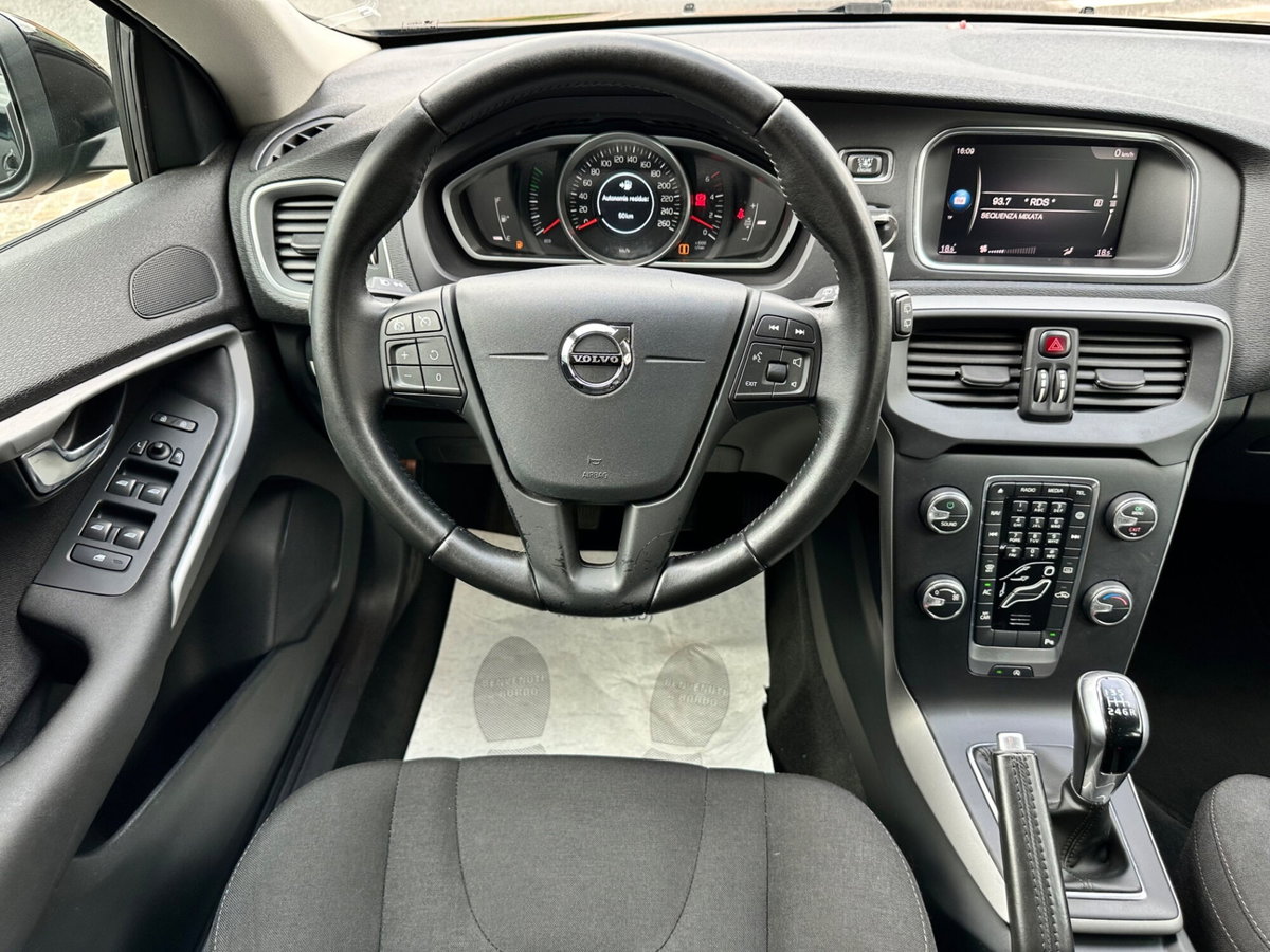 Volvo V40 D2 'eco' Kinetic (19)