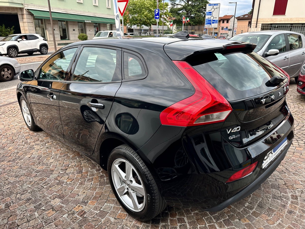 Volvo V40 D2 'eco' Kinetic (6)
