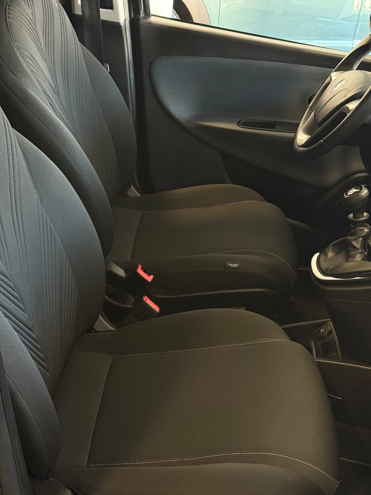 Lancia Ypsilon 1.2 69 CV 5 porte GPL Gold Plus (11)