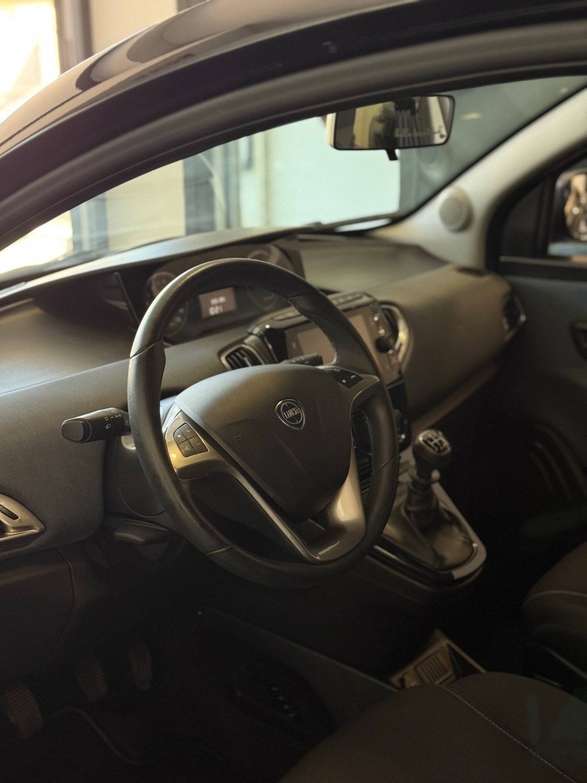 Lancia Ypsilon 1.2 69 CV 5 porte GPL Gold Plus (5)