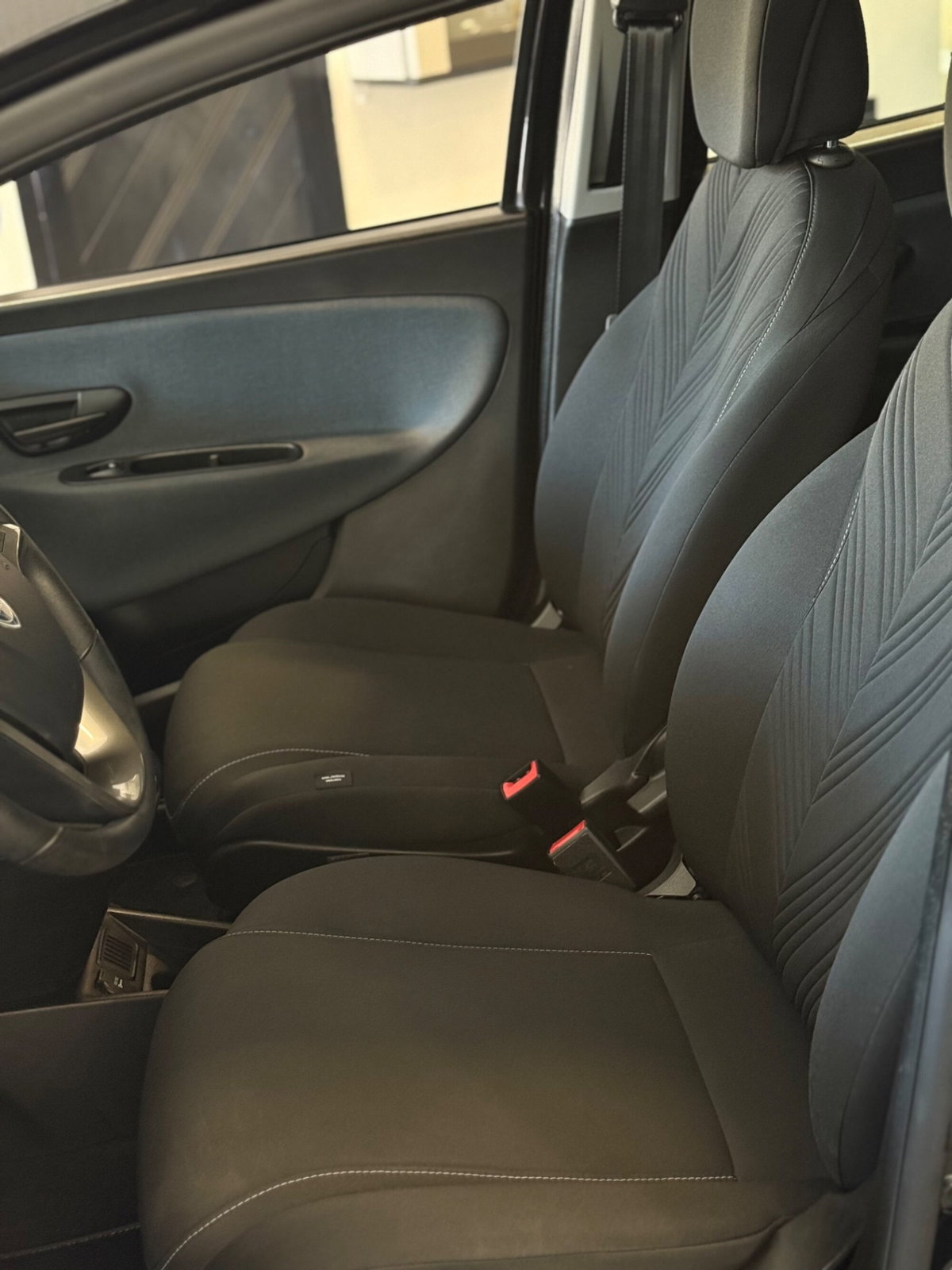 Lancia Ypsilon 1.2 69 CV 5 porte GPL Gold Plus (7)
