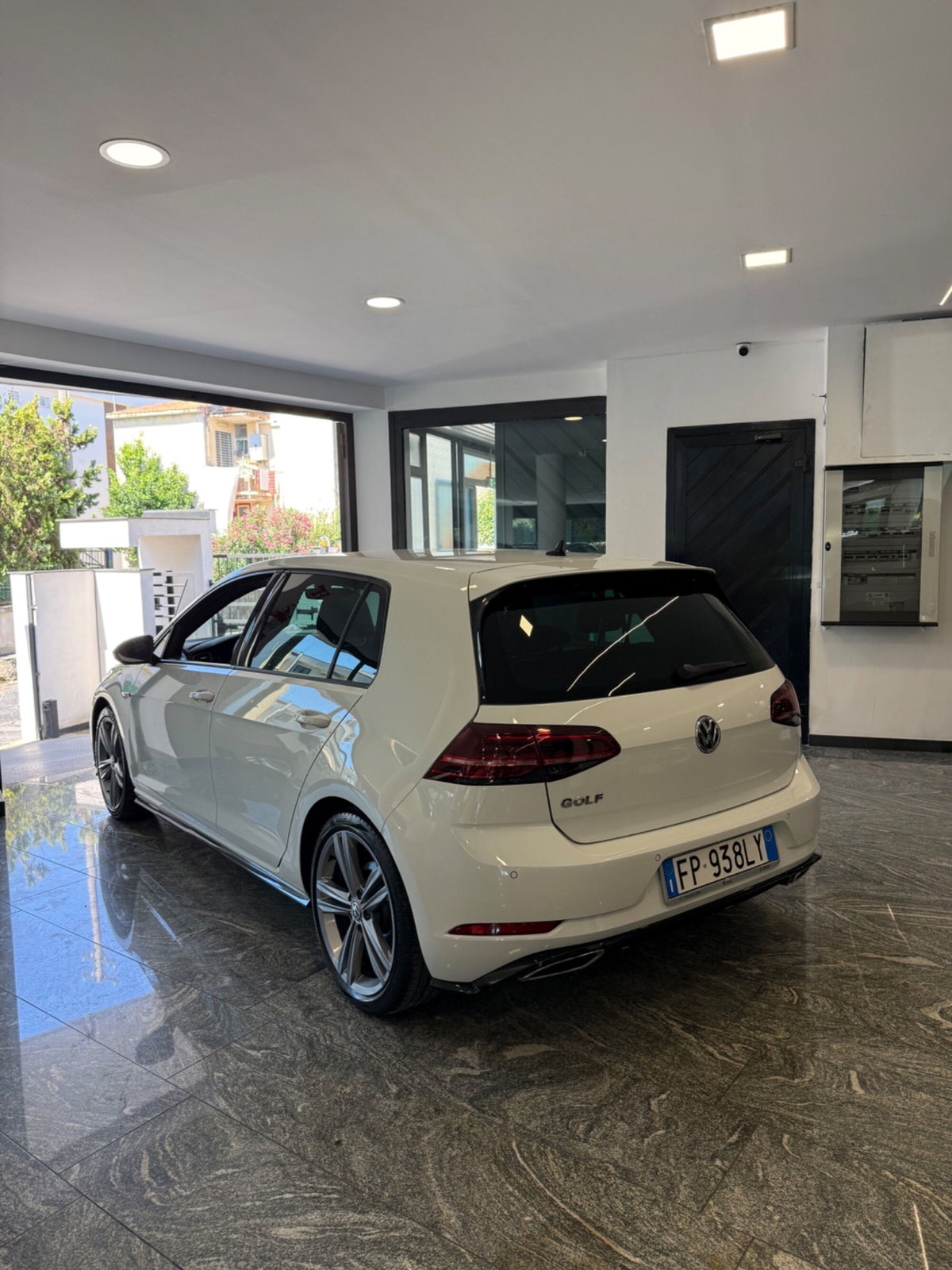 Volkswagen Golf 2.0 TDI DSG 3p. Highline BlueMotion Technology (2)