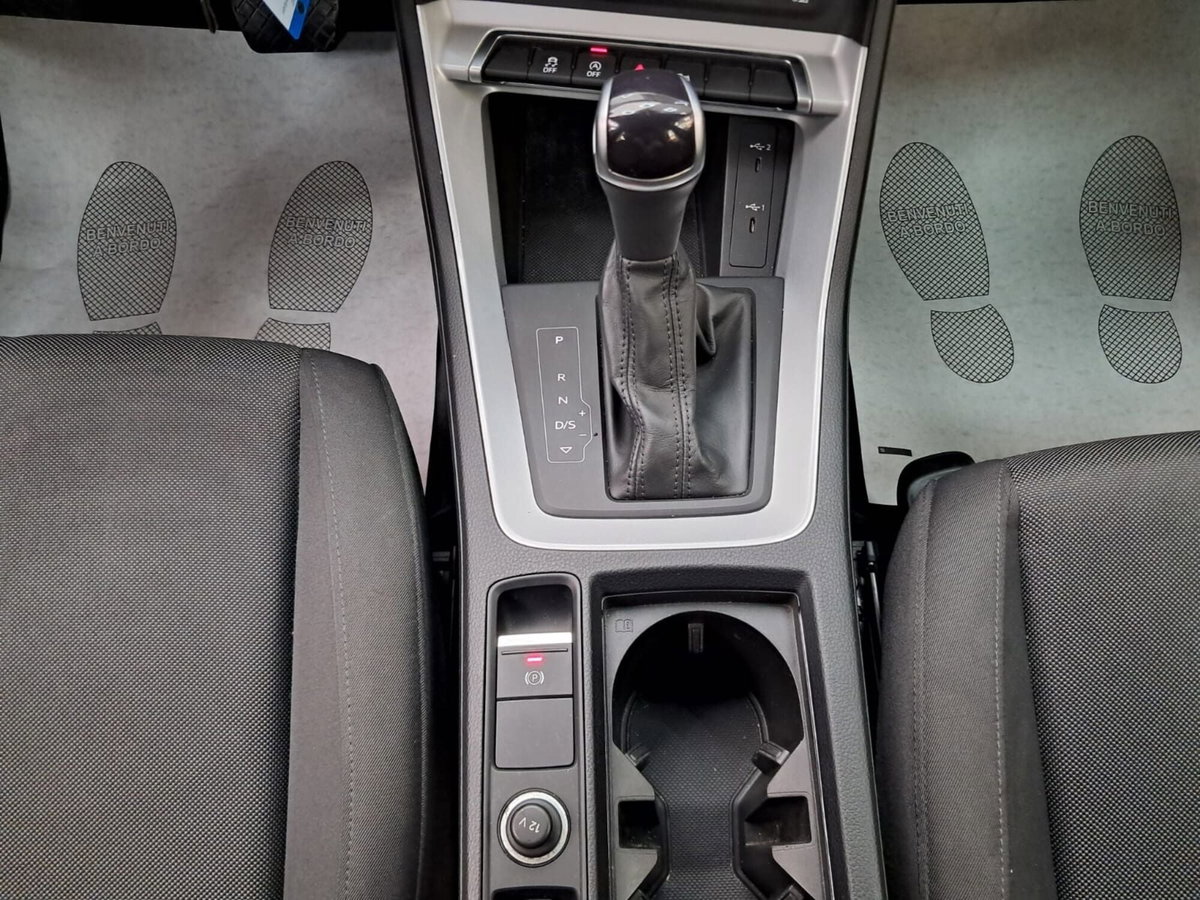 Audi Q3 35 TDI quattro S tronic Business (14)