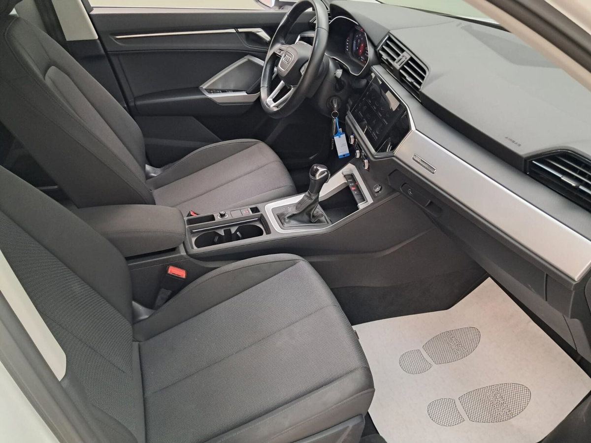 Audi Q3 35 TDI quattro S tronic Business (16)