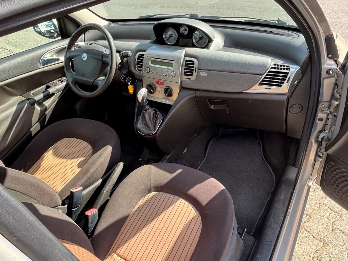 Lancia Ypsilon 1.2 Argento (11)