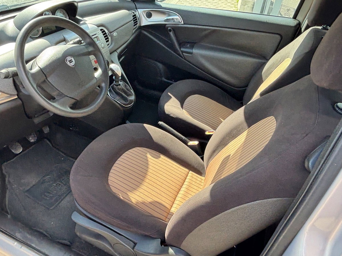 Lancia Ypsilon 1.2 Argento (12)