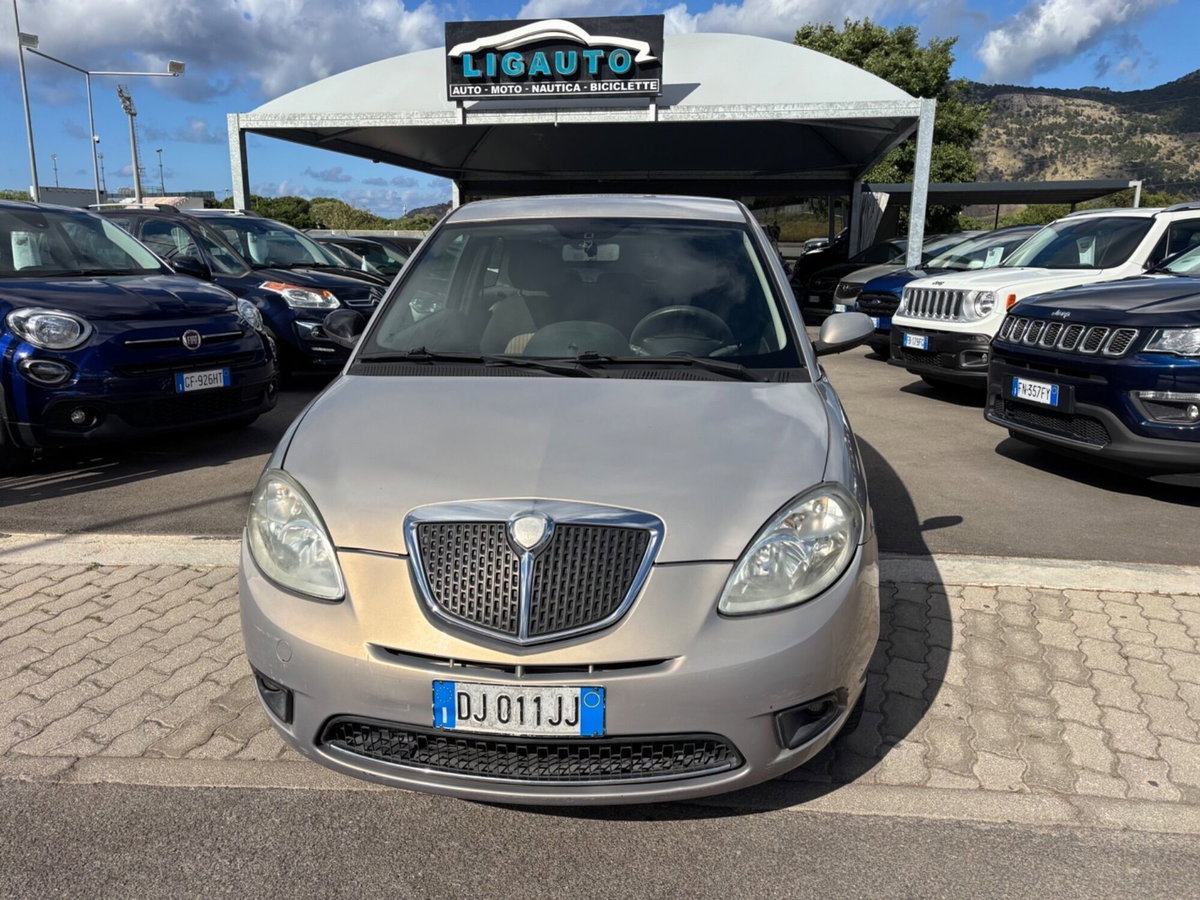 Lancia Ypsilon 1.2 Argento (3)