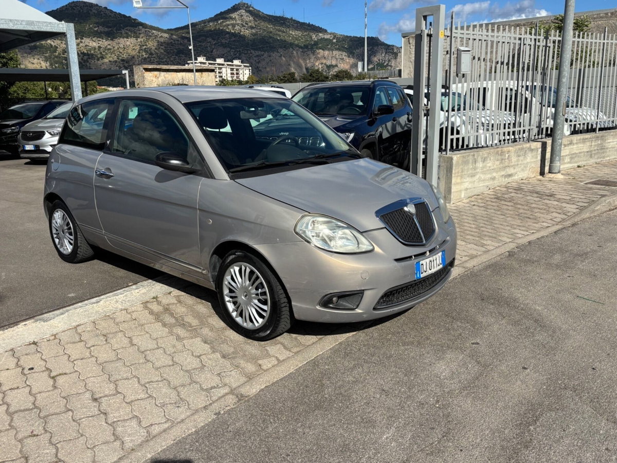 Lancia Ypsilon 1.2 Argento (4)