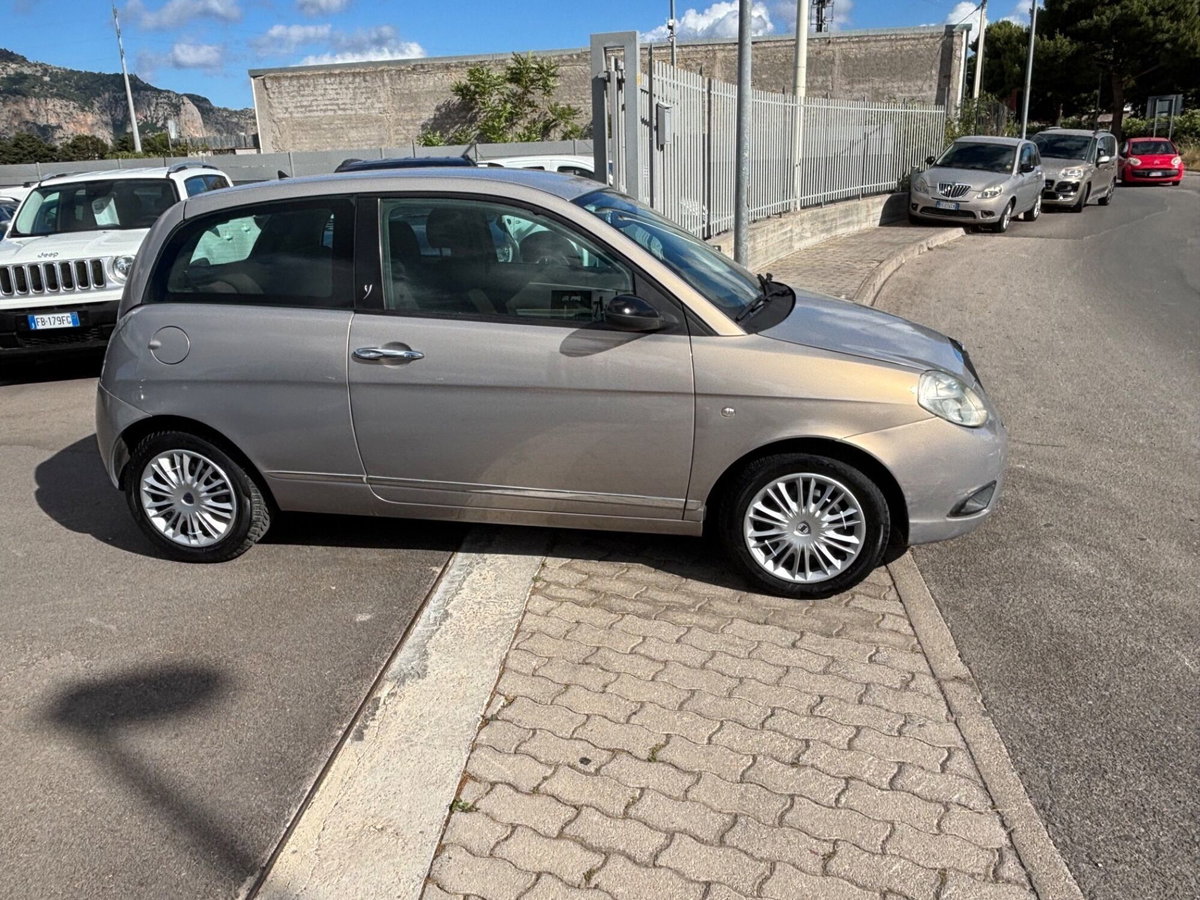 Lancia Ypsilon 1.2 Argento (5)