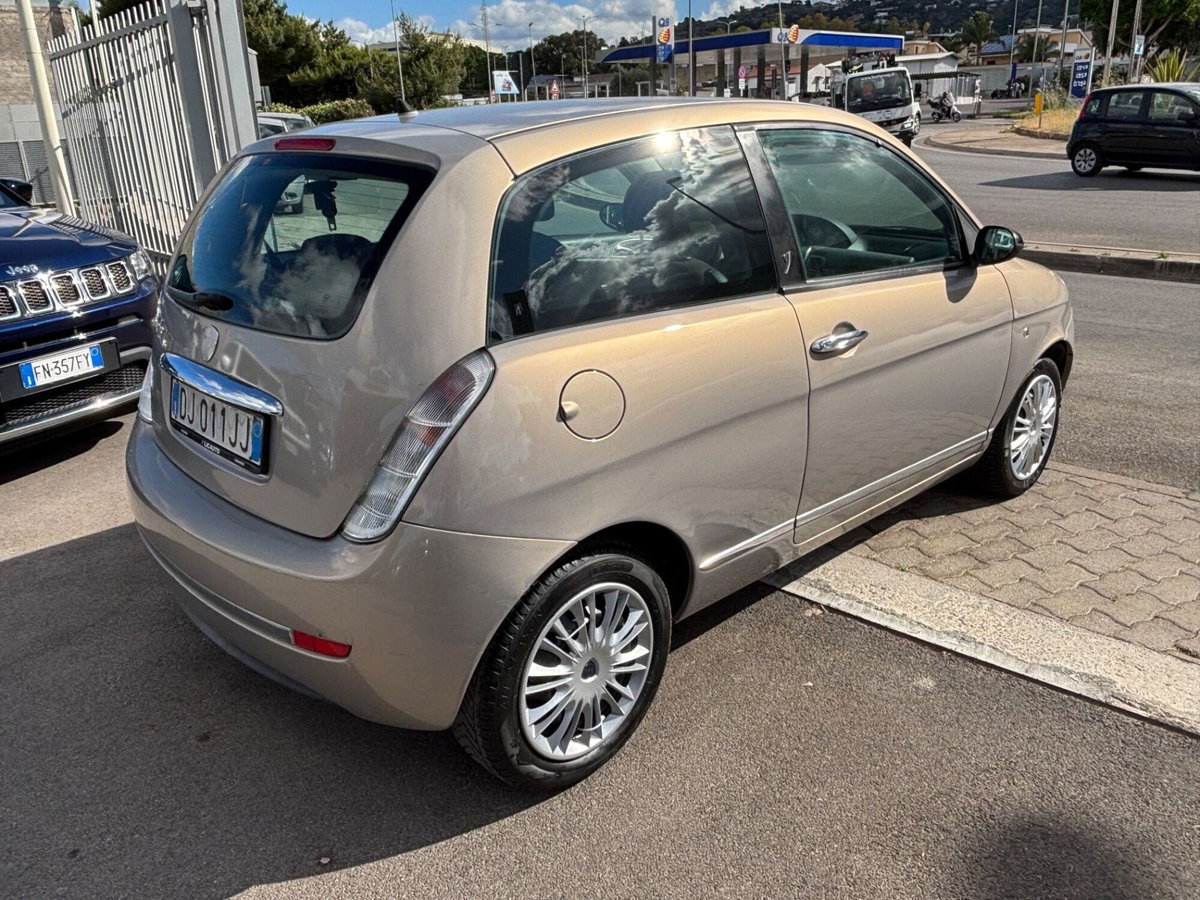 Lancia Ypsilon 1.2 Argento (6)