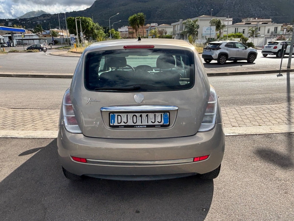 Lancia Ypsilon 1.2 Argento (7)
