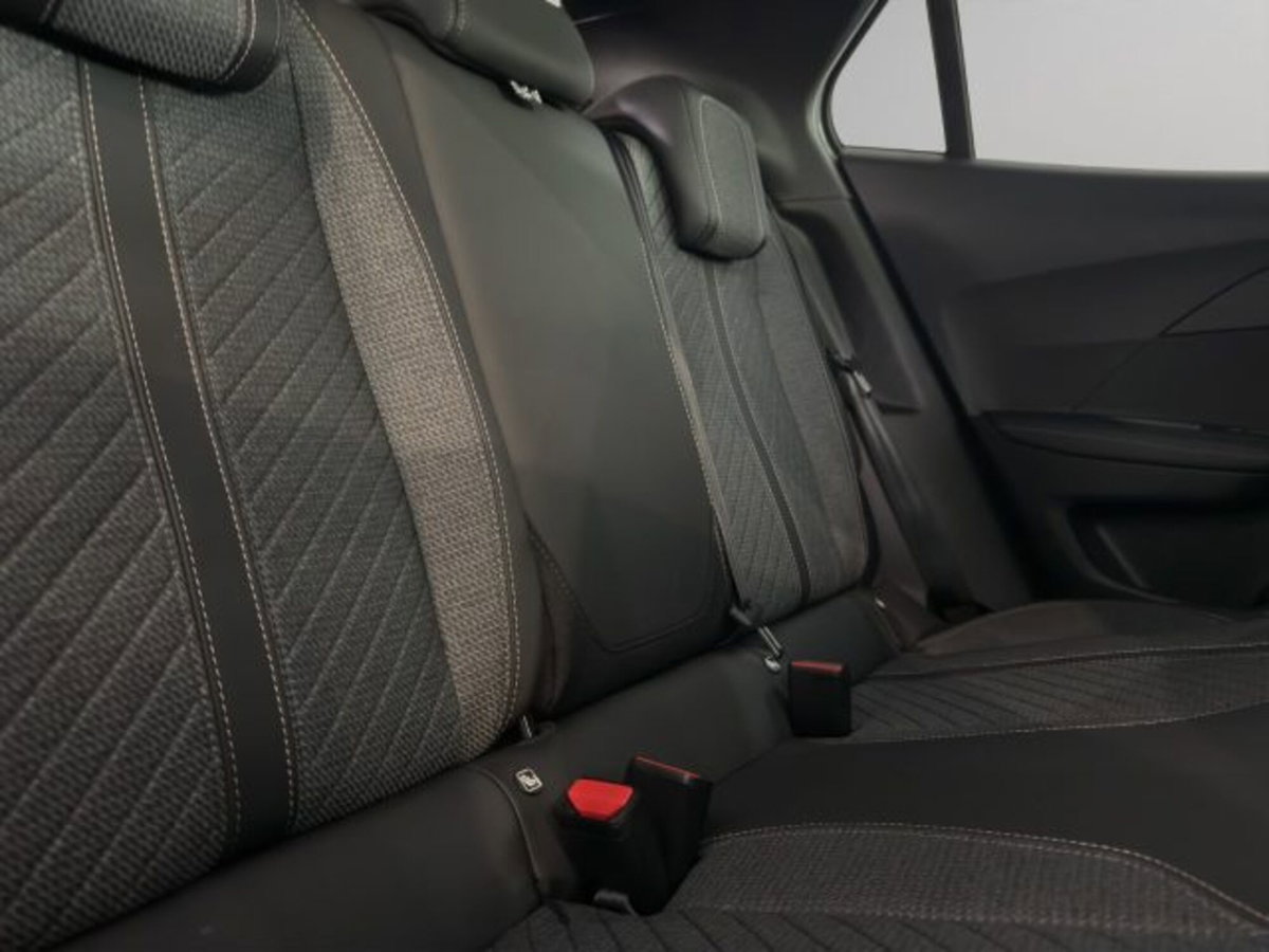 Peugeot 2008 PureTech 100 S&S Allure (19)