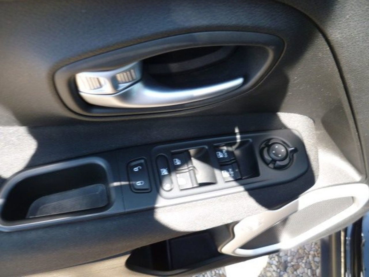 Jeep Renegade 1.6 Mjt DDCT 120 CV Longitude (9)