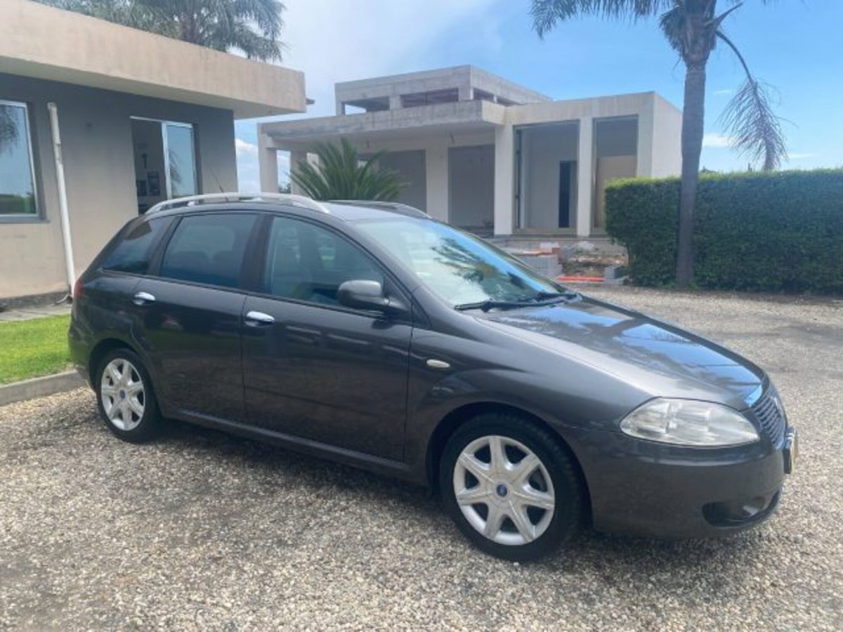 Fiat Croma 1.9 Multijet 16V Emotion (19)