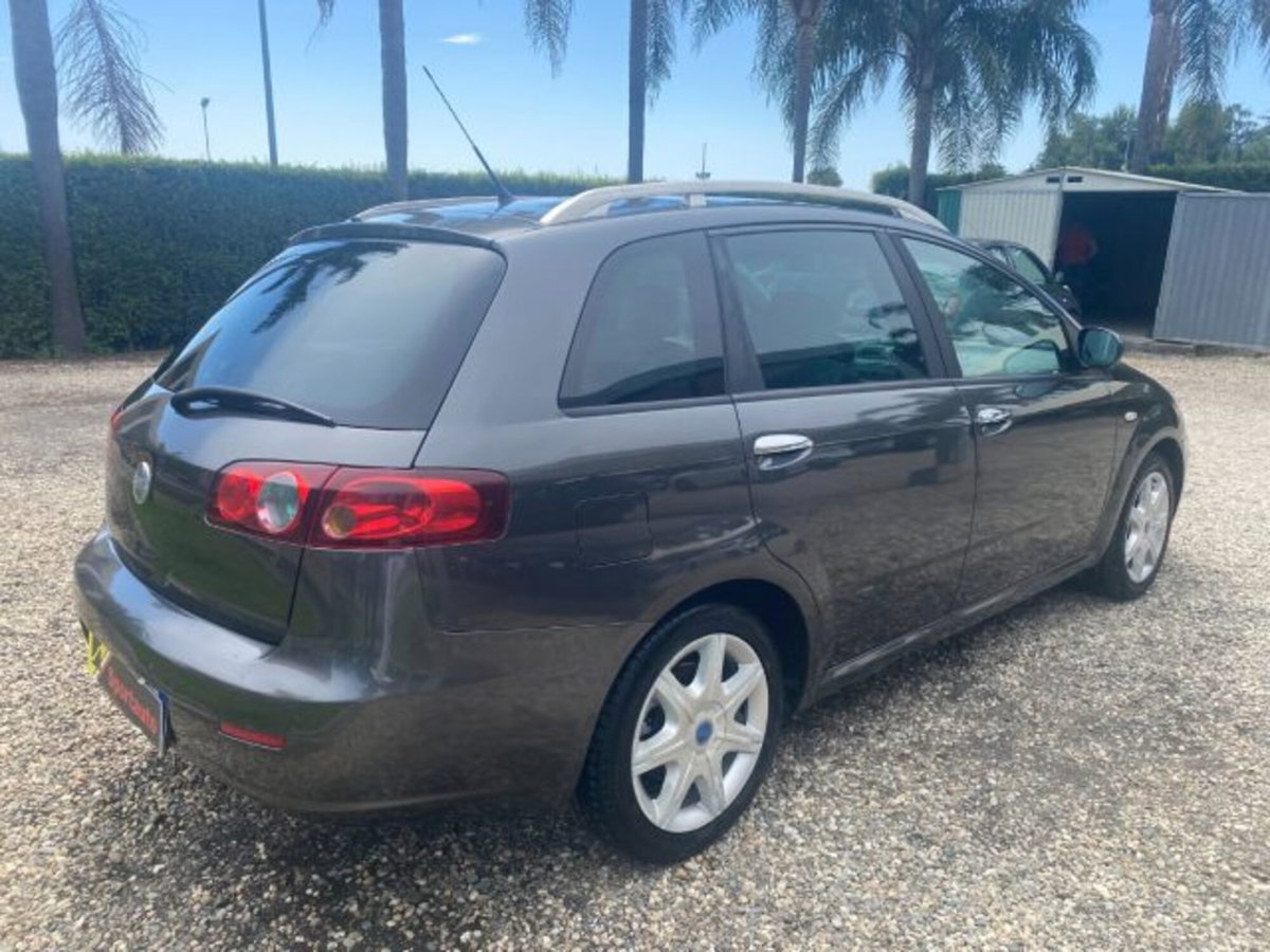 Fiat Croma 1.9 Multijet 16V Emotion (3)
