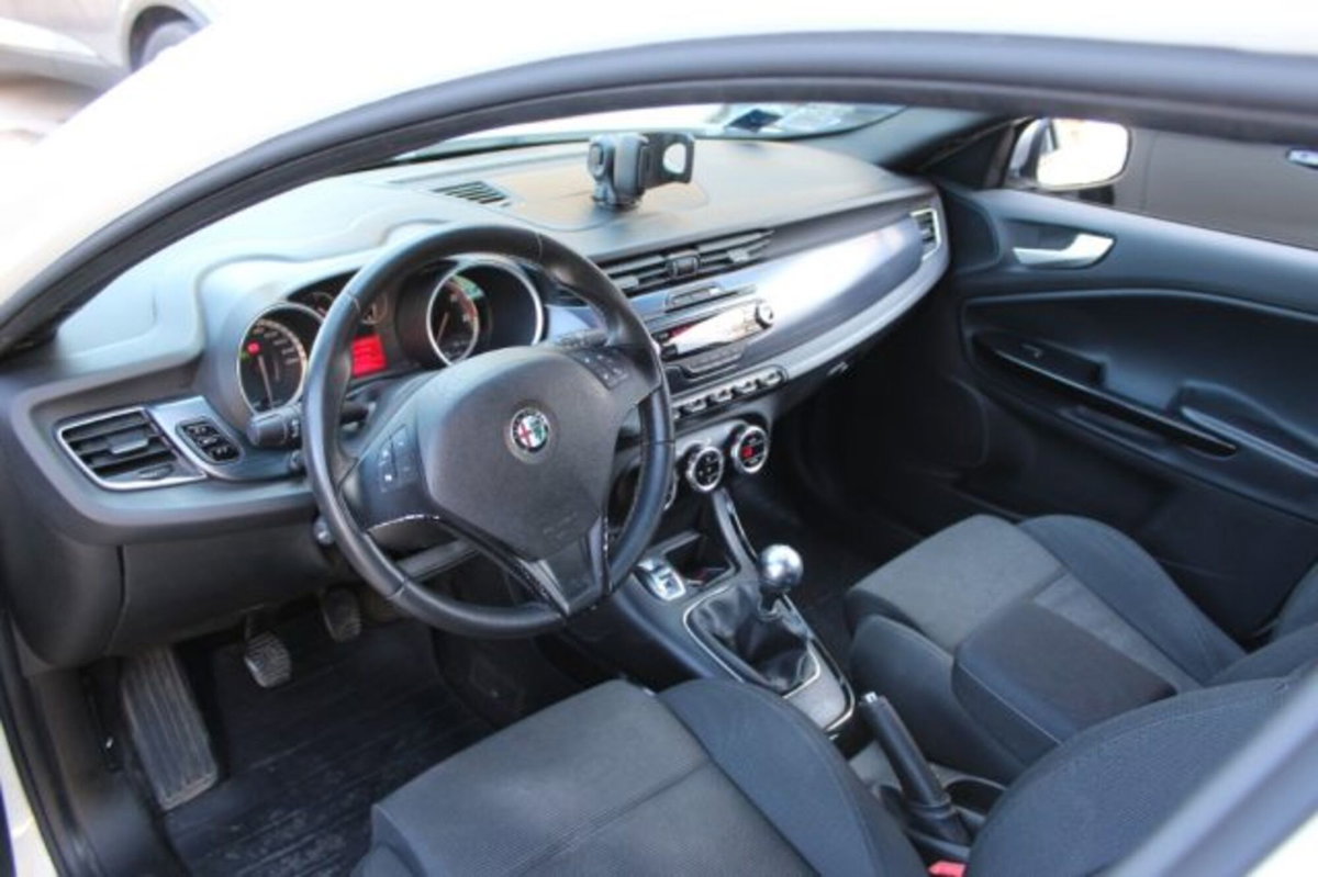 Alfa Romeo Giulietta 2.0 JTDm-2 Distinctive 140cv (7)