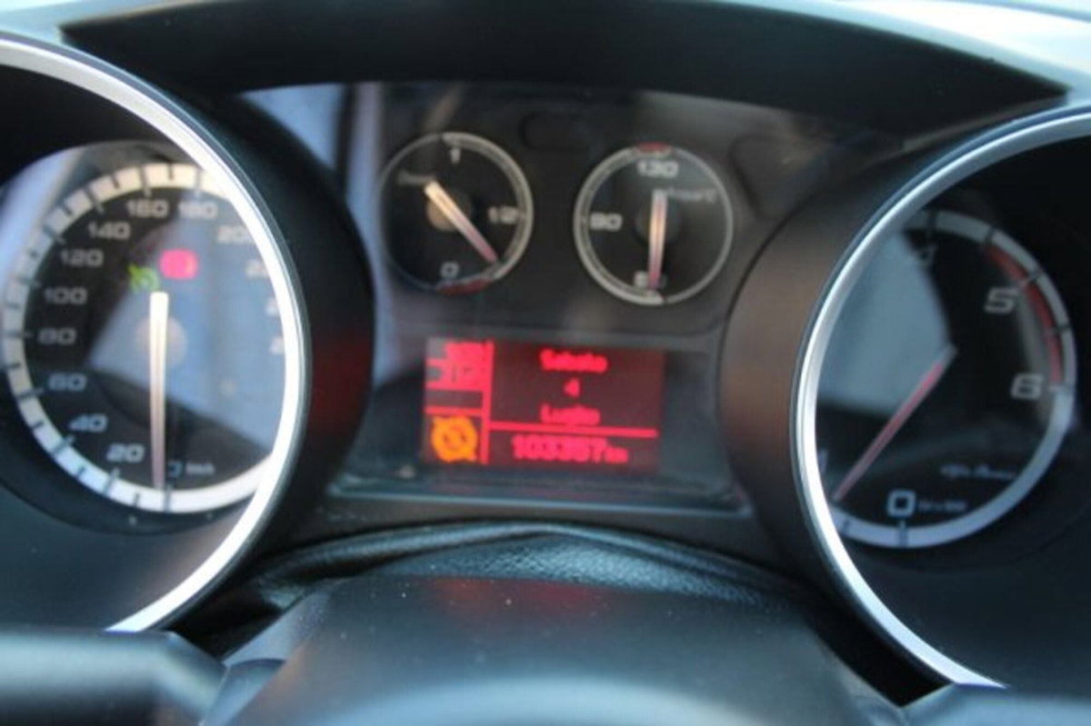 Alfa Romeo Giulietta 2.0 JTDm-2 Distinctive 140cv (9)