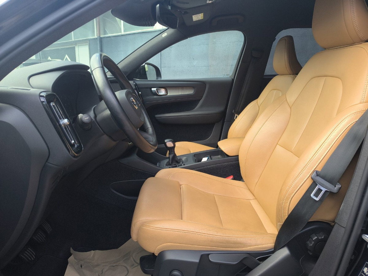 Volvo XC40 D3 AWD Inscription (9)