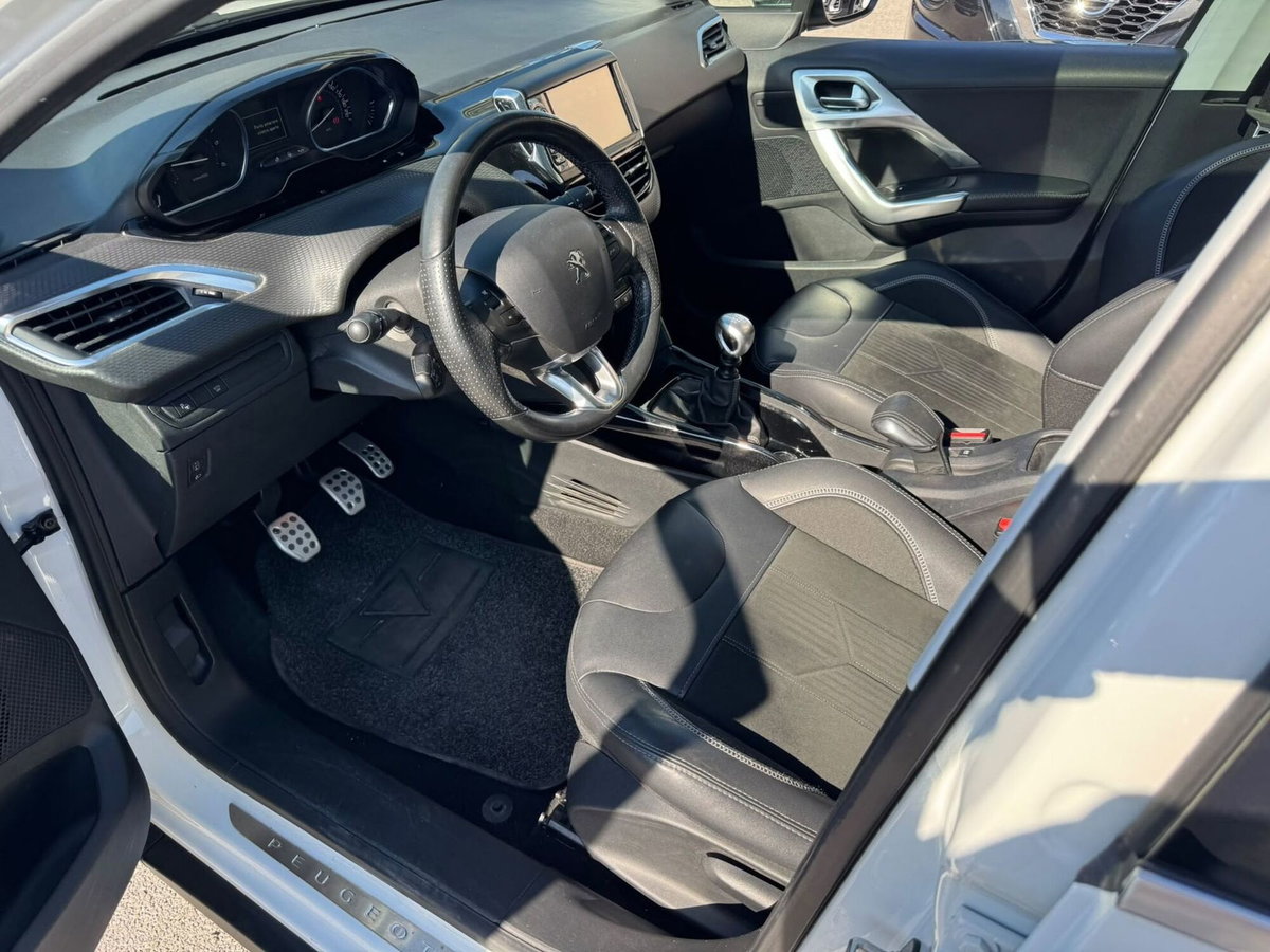 Peugeot 2008 120 S&S Crossway (5)