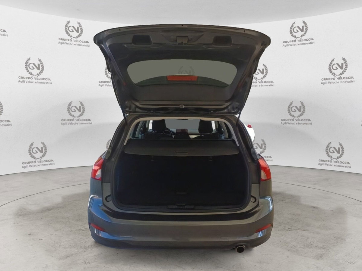 Ford Focus Station Wagon 1.0 EcoBoost Hybrid 125 CV SW Business (10)
