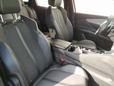 Peugeot 3008 BlueHDi 130 S&S EAT8 GT Line (14)
