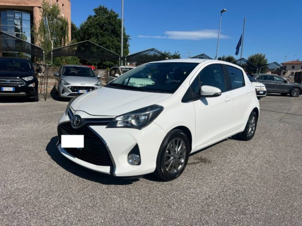 Toyota Yaris 1.D-4D 5 porte Lounge (10)