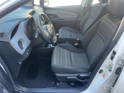 Toyota Yaris 1.D-4D 5 porte Lounge (11)