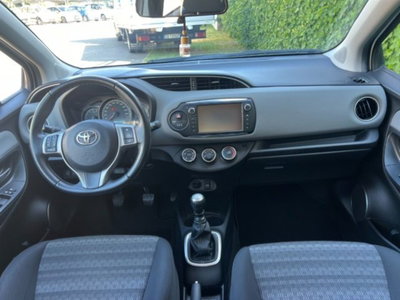 Toyota Yaris 1.D-4D 5 porte Lounge (14)
