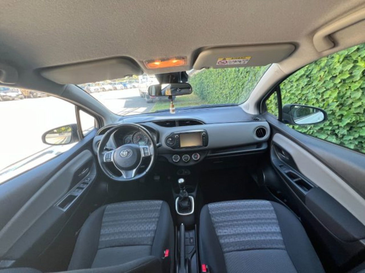 Toyota Yaris 1.D-4D 5 porte Lounge (15)