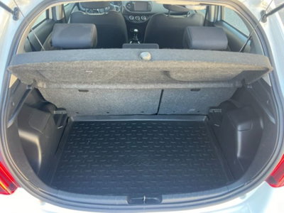 Toyota Yaris 1.D-4D 5 porte Lounge (16)