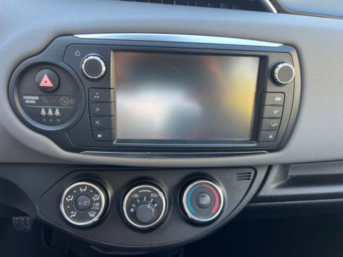 Toyota Yaris 1.D-4D 5 porte Lounge (19)