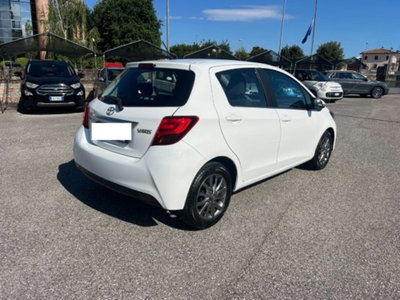 Toyota Yaris 1.D-4D 5 porte Lounge (5)