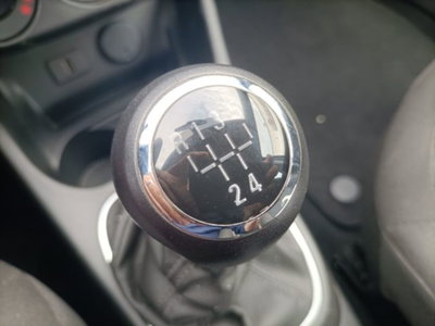 Opel Corsa 1.4 5 porte Advance (14)