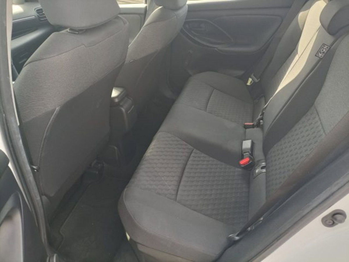 Toyota Yaris 1.5 Hybrid 5 porte Energy (10)