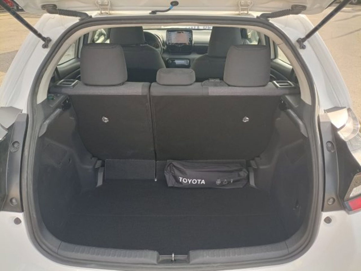 Toyota Yaris 1.5 Hybrid 5 porte Energy (12)