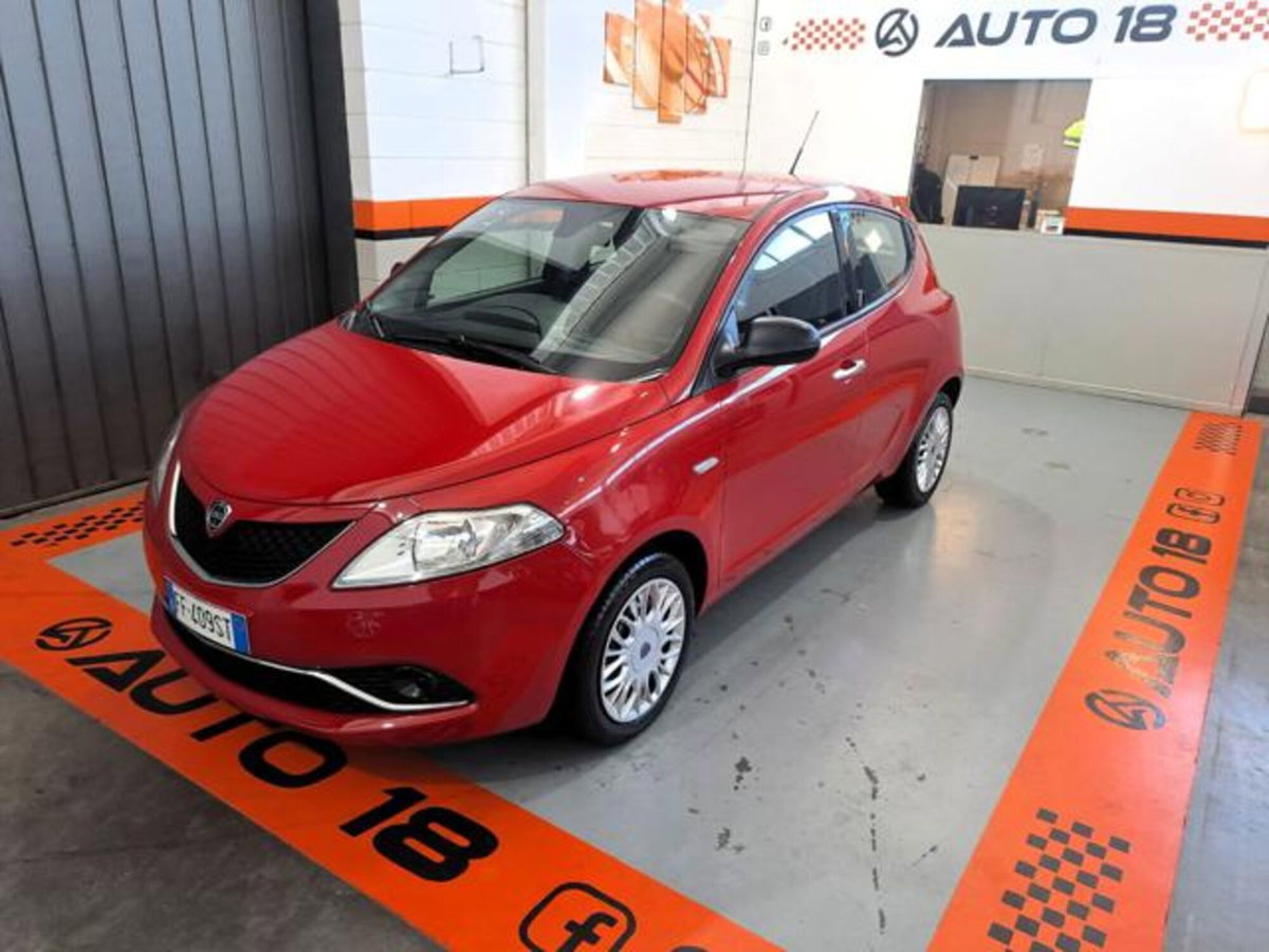 Lancia Ypsilon 1.2 69 CV 5 porte Silver