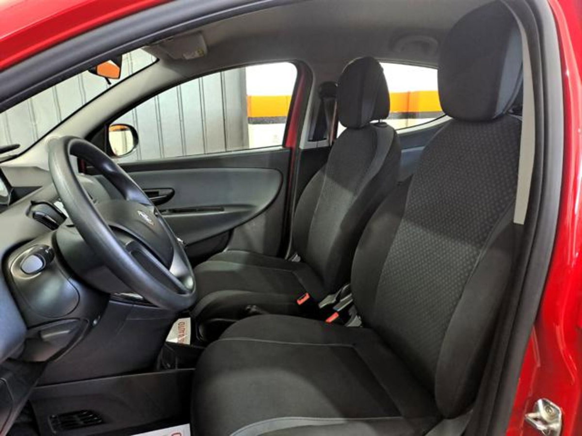 Lancia Ypsilon 1.2 69 CV 5 porte Silver (16)