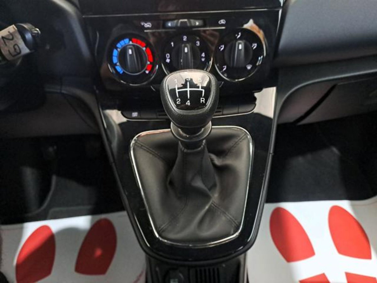 Lancia Ypsilon 1.2 69 CV 5 porte Silver (17)