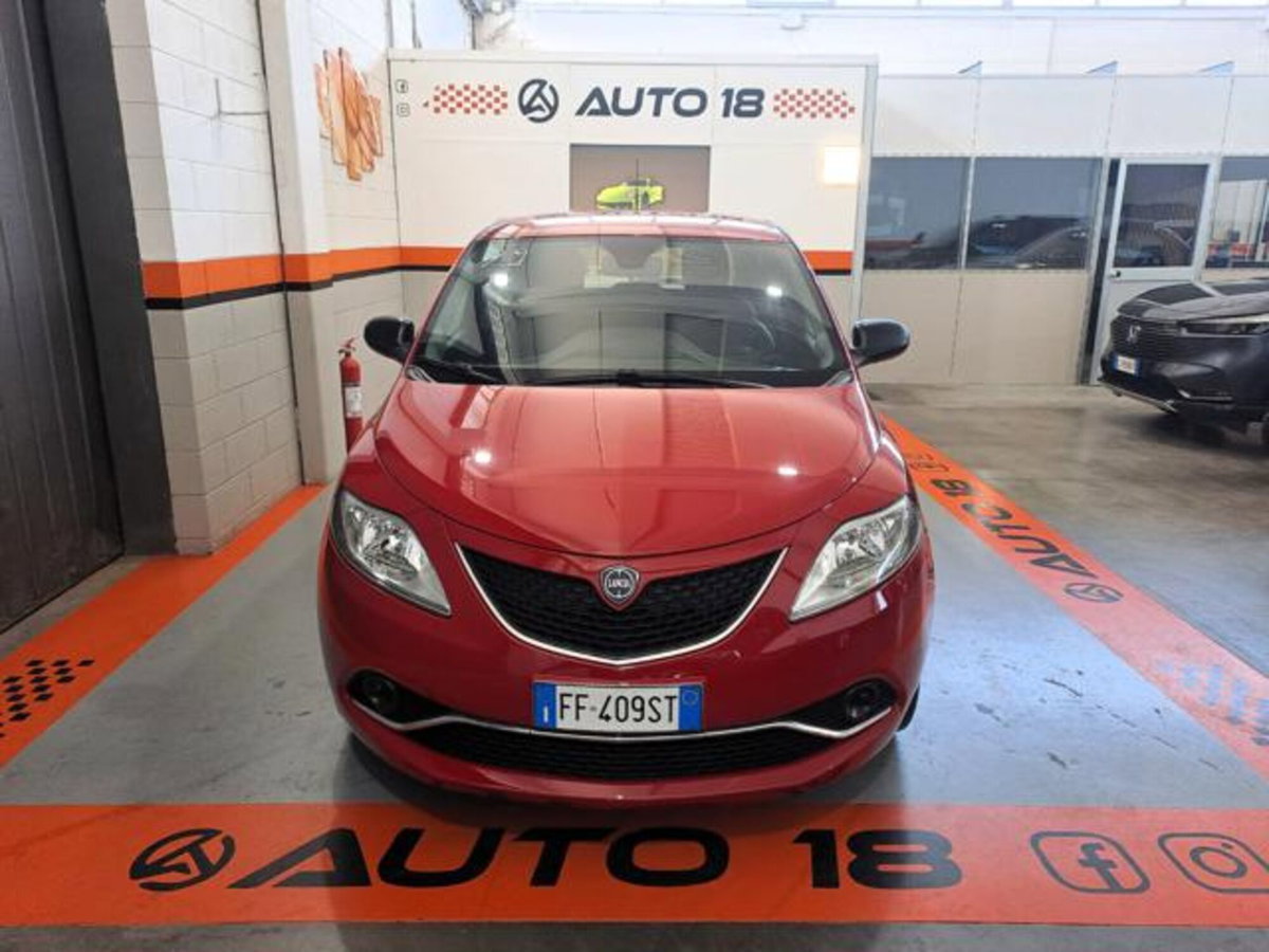 Lancia Ypsilon 1.2 69 CV 5 porte Silver (2)