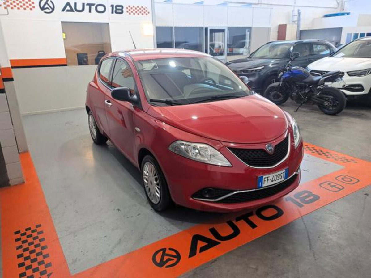 Lancia Ypsilon 1.2 69 CV 5 porte Silver (3)
