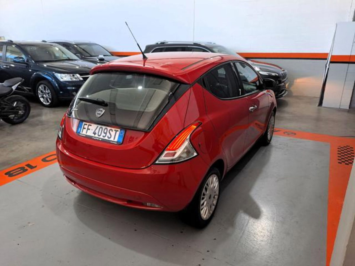 Lancia Ypsilon 1.2 69 CV 5 porte Silver (6)