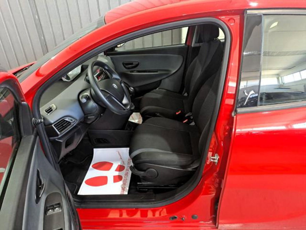 Lancia Ypsilon 1.2 69 CV 5 porte Silver (8)