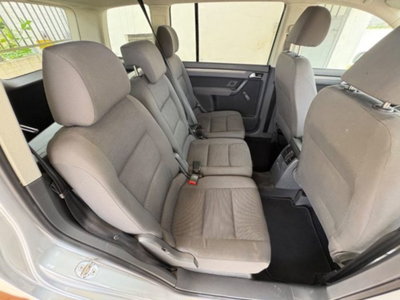 Volkswagen Touran 1.6 (10)
