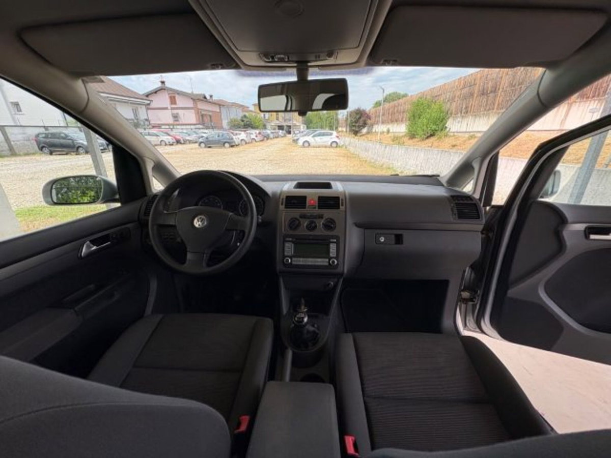 Volkswagen Touran 1.6 (17)